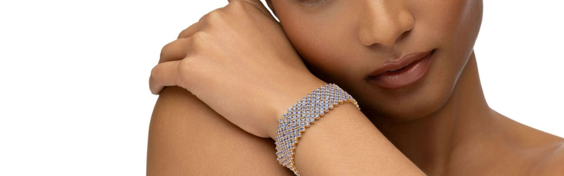 Elyzian sparkling diamond tennis bracelet on model wrist, handpicked stones luxury fine jewelry