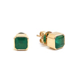 A pair of asscher-cut emerald stud earrings in 18k yellow gold featuring 1.66ct of emeralds bezel-set in a sleek, sculptural design.