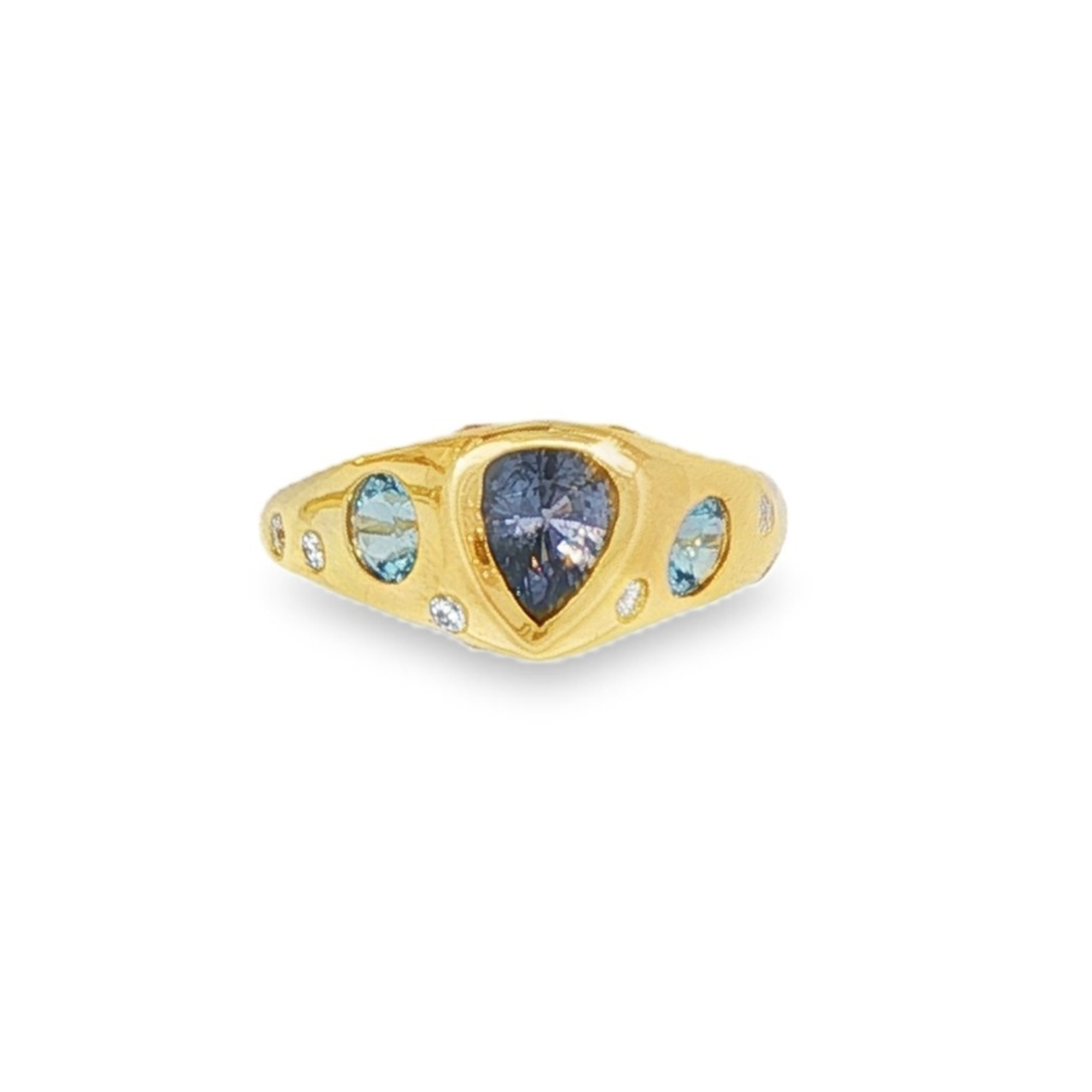 An 18k yellow gold bezel-set gemstone trio ring featuring a 0.90ct grey-purple spinel, 0.48ct aquamarine, and 0.15ct of natural diamonds.